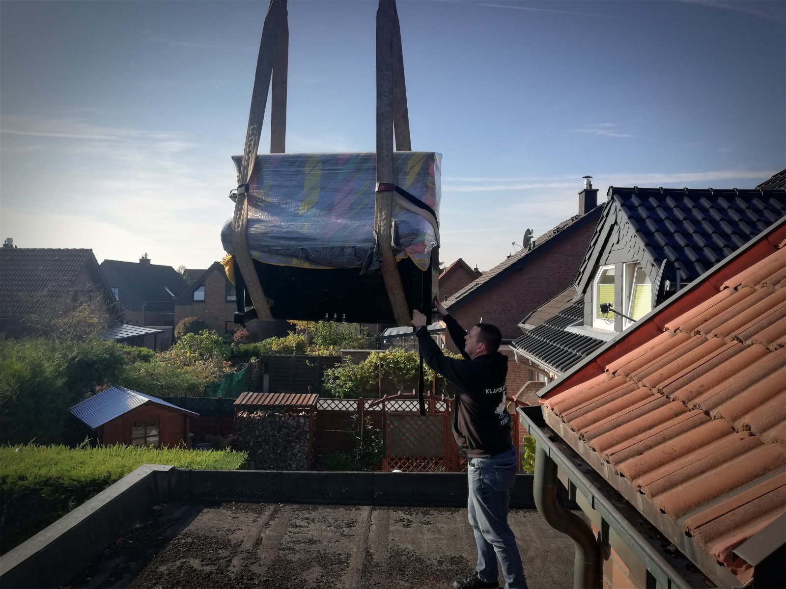 Klaviertransport mit Kran